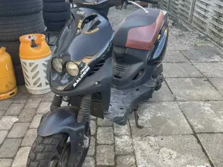 PGO PMX 30 knallert