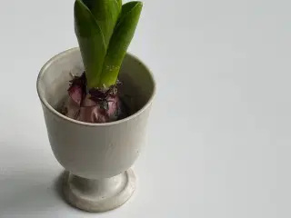 Keramikbæger, vinglas, lys