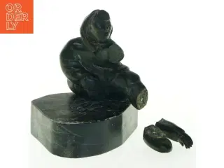 Grønlandica. Reparationstrængende stenskulptur (str. 19x21 cm)