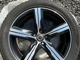 Original Volvo alufælg med vinterdæk