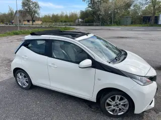 Toyota Aygo med elektrisk foldetag