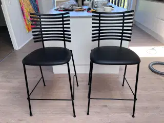 2 Naver Barstole “Tiger” sort stel og sort læder