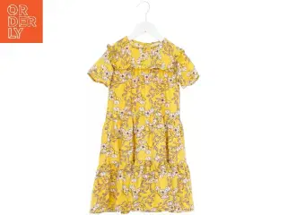 Sommerkjole med blomsterprint fra VRS (str. 116)