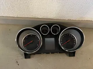 Opel Insignia Cosmo speedometer 