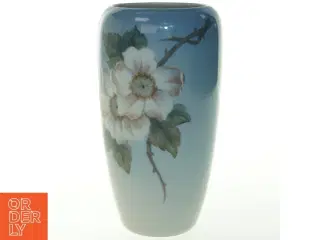 Porcelænsvase med blomsterdesign fra Royal Copenhagen (str. 23 cm)