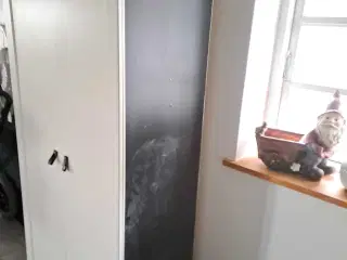 Tøj  skab sælges 