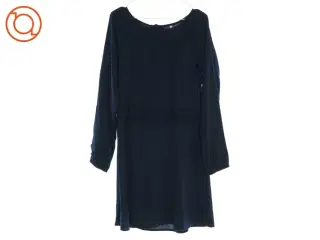 Kjole fra Only (str. 140)