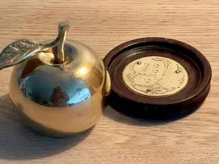 Vintage æble-klokke af messing og lille fad