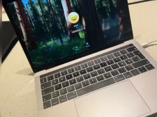 Macbook pro 2018 touch bar, 13”.