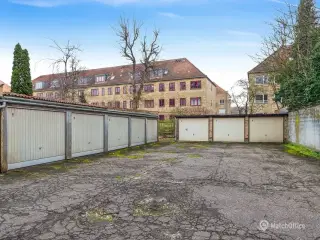 Garager 3. 6 & 8 til leje på Kastanie Allé 19