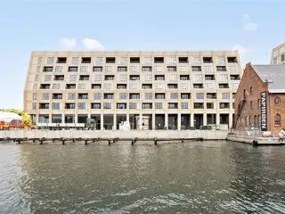 Eksklusiv lejlighed på Papirøen med 15 m2 altan ud mod kanalen - uden