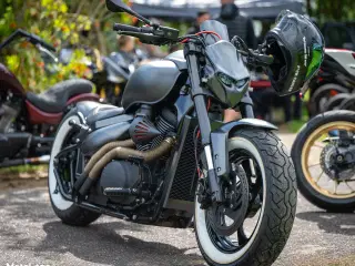 Suzuki M800 custom