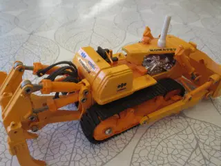1 stk Komatzu D355A Dozer 