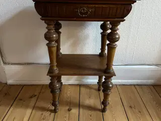 Ældre antik sybord