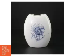 Porcelæns vase med blåt mønster fra Corell Porcelæn (str. H. 14 cm)