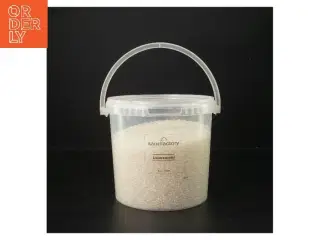 Spand med glaspartikler fra Sandfactory (str. 2,5L, 2,5-4 mm)