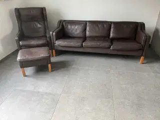 Sofa og lænestol med skammel