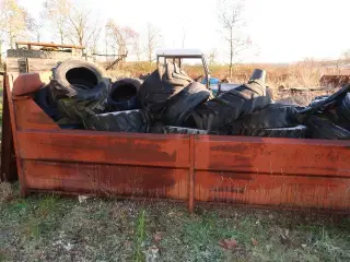 Container samt div. Dæk