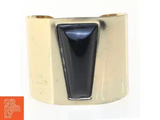 Armbånd i guldtonet metal med sort indlæg (str. 8 cm)
