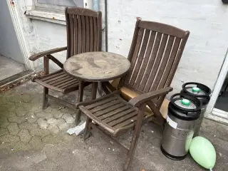 2 stk. havestole samt bord