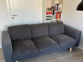 Grå sofa fra Ikea 