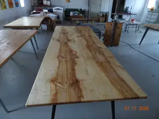 Spiseborde i naturtræ