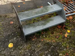 Galvaniseret trappe med 2 trin