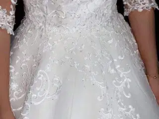 Brudekjole med slør