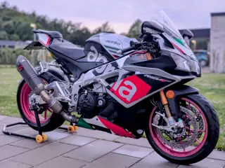 Aprilia RSV4 - RF Race Pack