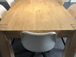 Spisebord massiv eg - sæbebehandlet inkl. stole