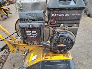 havefræser med påhængt rive