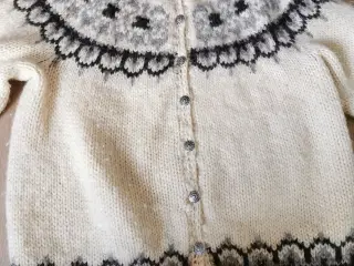 Islandsk sweater med knapper 