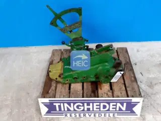 John Deere 2030 Liftdæksel AR104660