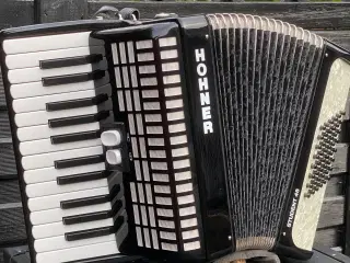 Denne brugt Hohner Student 48 Tangent harmonika 