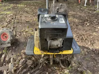 Havefræser med div tilbehør.