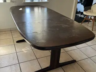 Spisebord med 2 tillægsplader 