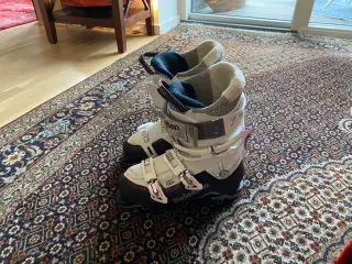 Salomon Quest 100 pro Skistøvle 