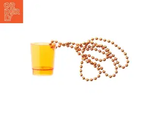 Snapseglas med perlekæde i plast (str. Ø 5 cm længde 5,5 cm)