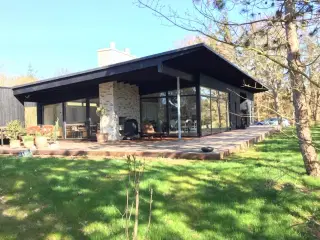 L�kkert arkitekttegnet sommerhus, Sams�