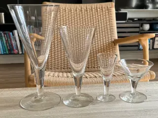Holmegaard Clausholm, 64 glas