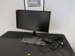 Computerskærm SAMSUNG U28E850R, dockingstation LENOVO Thinkpad, tastatur