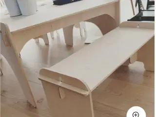 Pixiform bord og bænk
