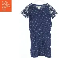 Blå prikket kjole med blonde detaljer fra Logg (str. 140)