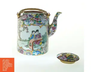 Porcelæns tekande med blomsterdekoration (str. 17 cm)