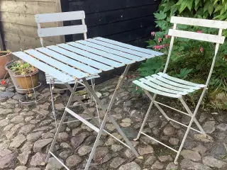 Cafesæt, altansæt bord og 2 stole
