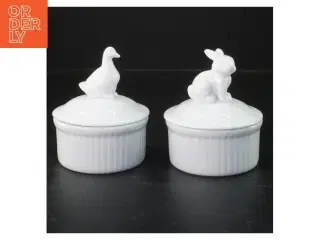 2 små Porcelænskrukker med dyrefigurer som låg (str. Ø. 8,5 cm)