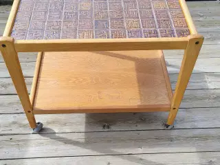 Rullebord i eg med brune kakler fra 60"erne