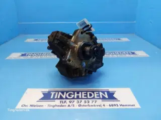 Case 821E Indsprøjtningspumpe 4898921