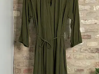 Basic Apparel kjole