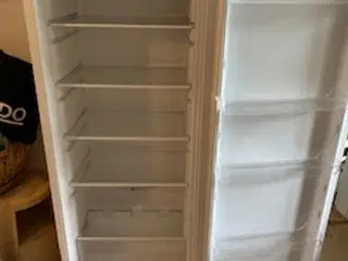 køleskab 2 år gammel  